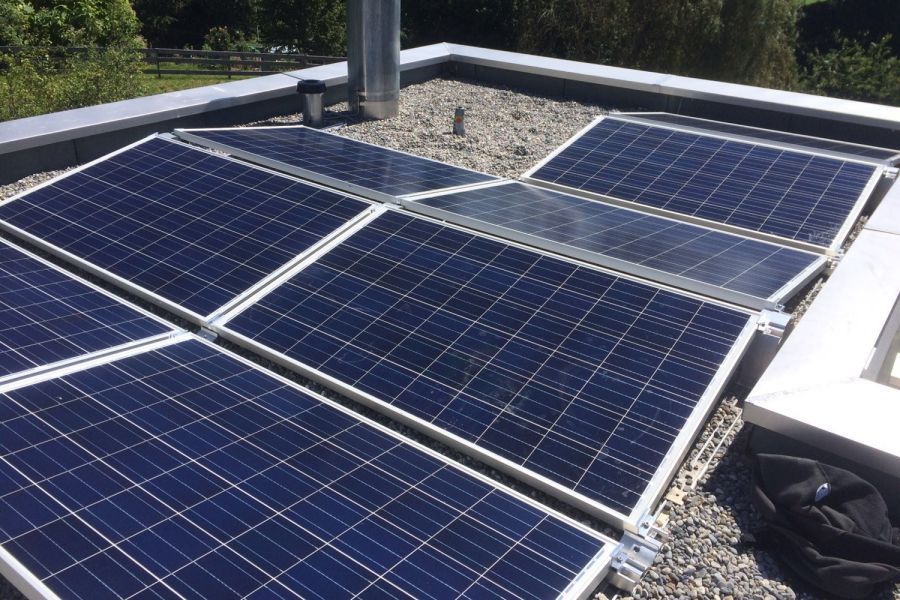 Solarpanel Flachdach Aare Dach